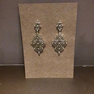 Gold tone Kendra Scott earrings